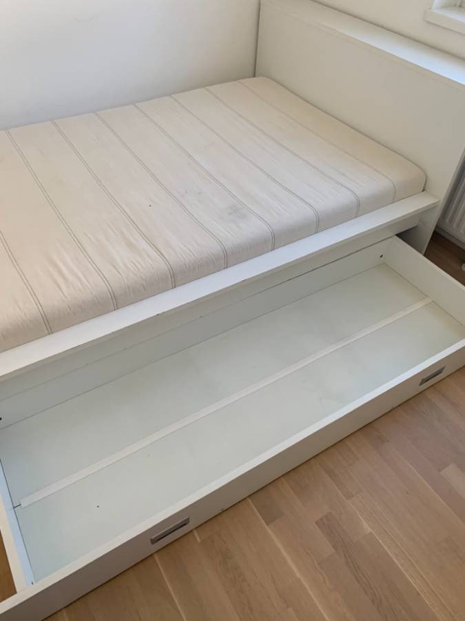 Bett inkl. Matratze zu verkaufen Krems an der Donau