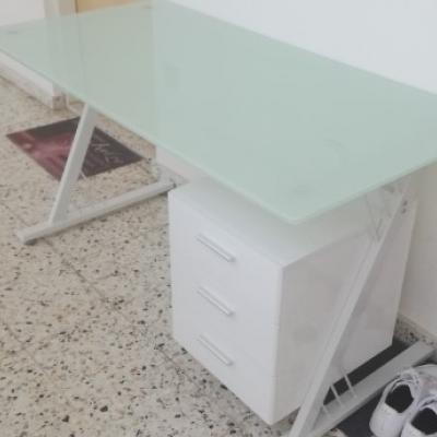 Schreibtisch neuwertig weiss mit Glasplatte - thumb