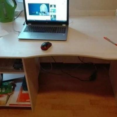 Schreibtisch zu verkaufen,40 Euro - thumb