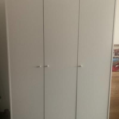 Weisser Schrank mit drei Türen im perfekten Zustand zu verkaufen - Kuf - thumb