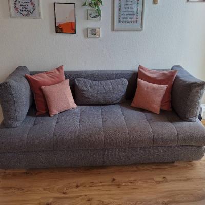 Bequeme Couch und Schlafsofa - thumb