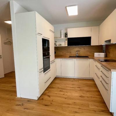 MÖBLIERTE 3 ZIMMER WOHNUNG mit Balkon | DAS KREMSERBERG | MÖBLIERT - thumb