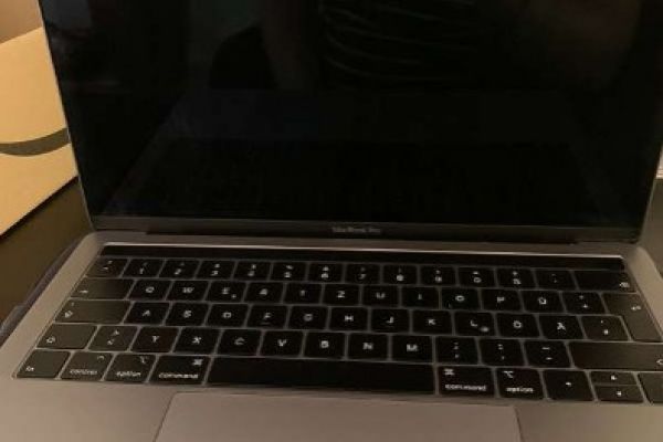 AppleMacBookPro 13 2019 Touchbar