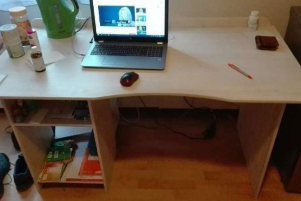 Schreibtisch zu verkaufen,40 Euro
