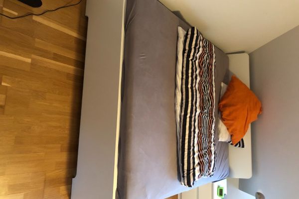 Bett, Lattenrost und Matratze