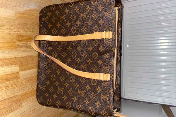 Handtasche im LV Stil