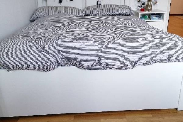 Neue Möbel zu verkaufen