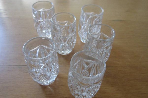 6 Stück - Kristall Schnapsgläser - Höhe: 6,5cm
