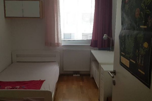 freundliches, helles Zimmer (10 m2) in Wohnung 1220 Wien