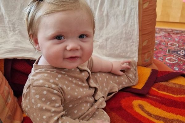 Suchen eine Babysitterin für unsere 10 Monate alte Tochter