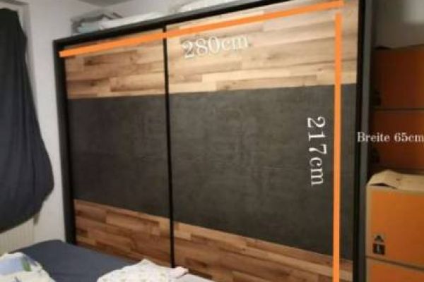 Kleiderschrank