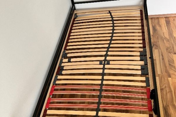 Bett zu verschenken