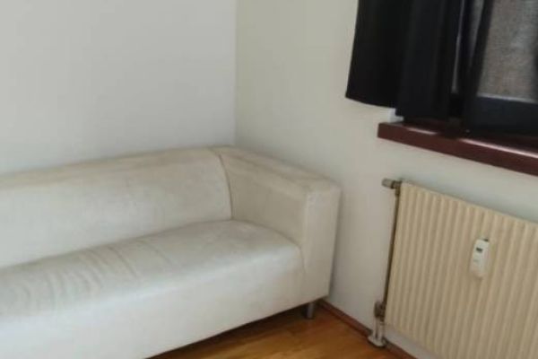Couch aus Kunstleder