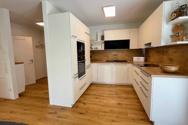 MÖBLIERTE 3 ZIMMER WOHNUNG mit Balkon | DAS KREMSERBERG | MÖBLIERT