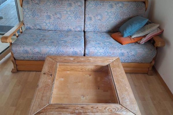 Selbstabholung: Rustikales Sofa mit Tisch