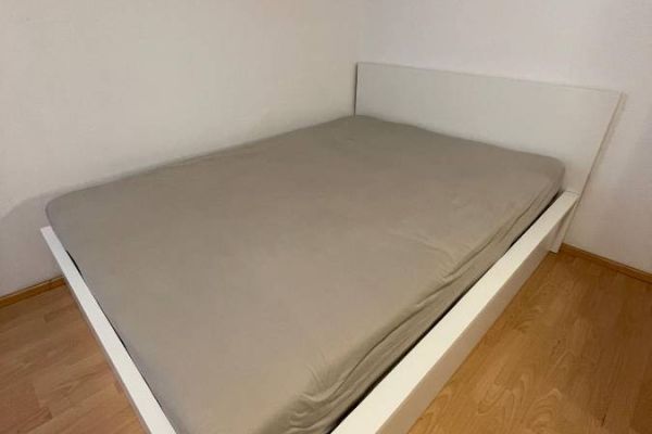 Bett 140x200 mit Stauraum, Lattenrost und Matratze