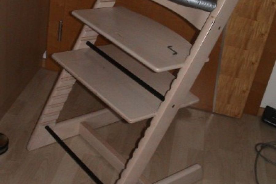Kinderhochstuhl aus Holz 40€ - Bild 1