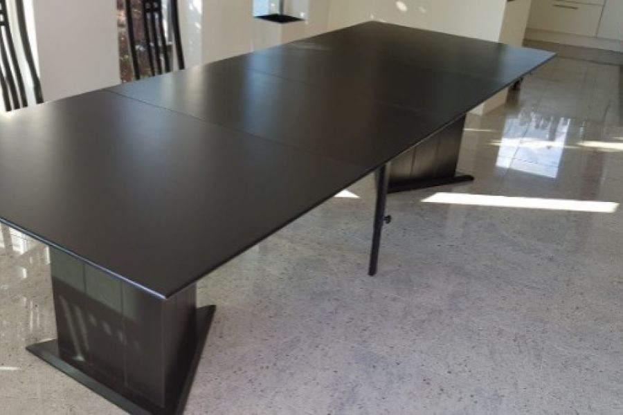 Designer Tisch schwarz ausziehb. auf 2,5 u. 3,2m - Bild 2