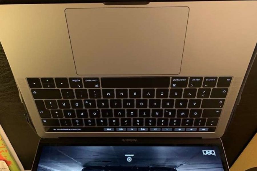AppleMacBookPro 13 2019 Touchbar - Bild 2