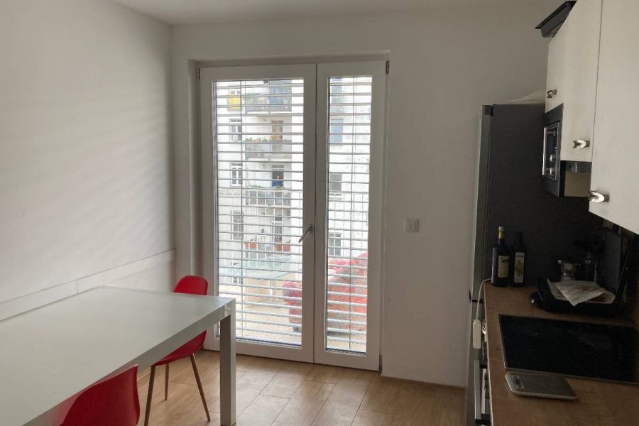 Schönes 15m2 Zimmer mit großem, eigenem Balkon im 5. Bezrik - Bild 2