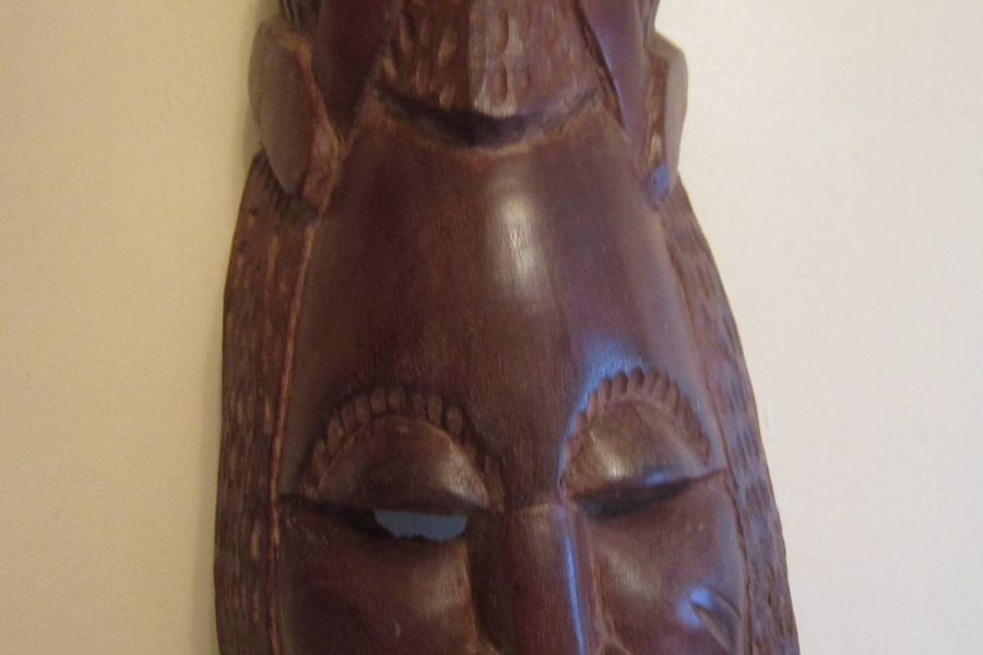 Afrikanische Holzschnitzkunst - Wandmaske - Holz - schwer - massiv - Bild 2