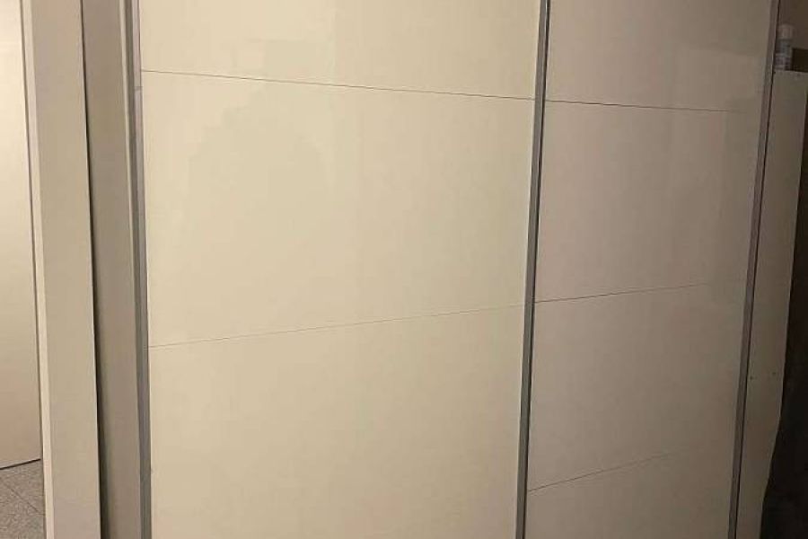 Kleiderschrank mit Schwebetüren - Bild 1