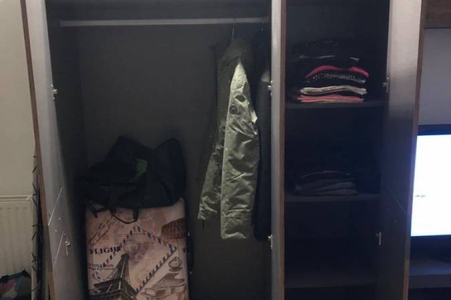 Kleiderschrank zu verkaufen - Bild 2