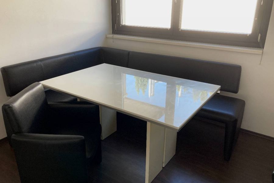 3-teilige Essgarnitur | Tisch, Eckbank & Hocker - Bild 2