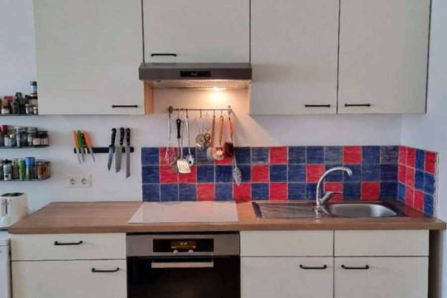 Küche mit Geräte: 750€ ohne Geräte: 300€ - Bild 1