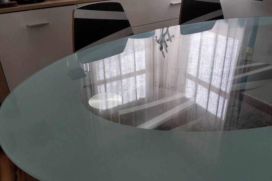Esstisch aus Glas mit Stühlen - Bild 1