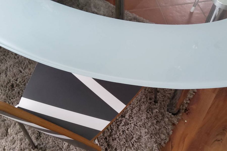 Esstisch aus Glas mit Stühlen - Bild 2