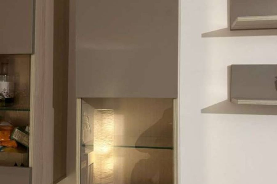 Wohnzimmer Wand / Hängeschränke / Sideboard / Bretter - Bild 1