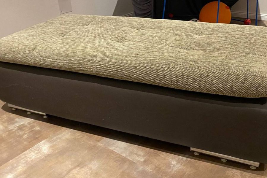 Wohnlandschaft-Couch inkl. Hocker und Tisch - Bild 3