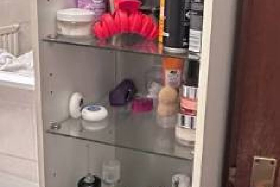 Schrank in Weiß mit & ohne Füße - Bild 3